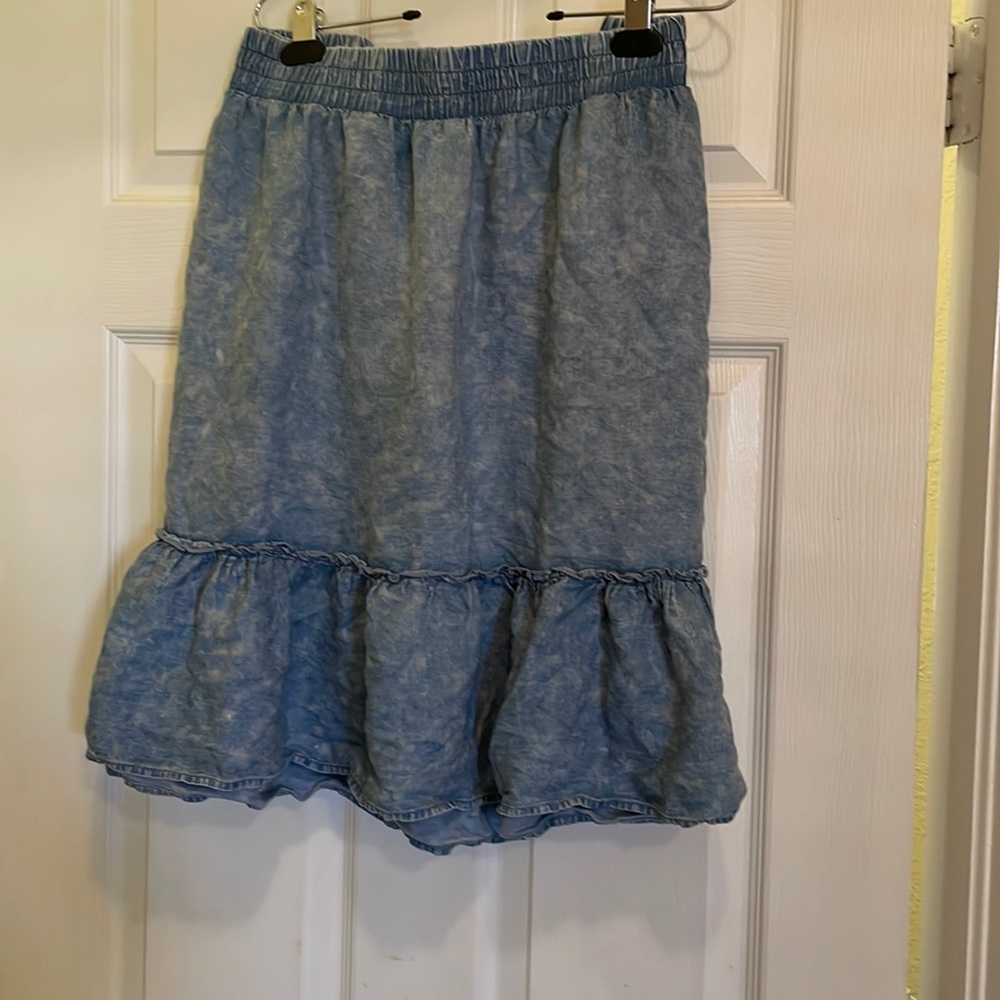 Torrid acid wash skirt in excellent condition